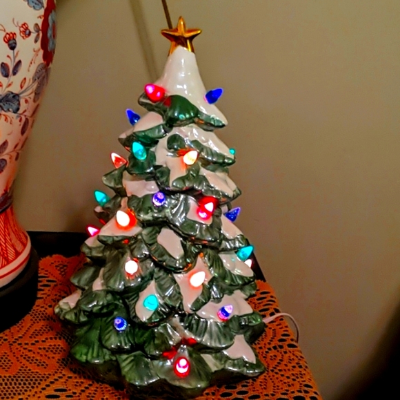Ceramic Lighted Tree 13" Classic Traditions - Picture 1 of 10